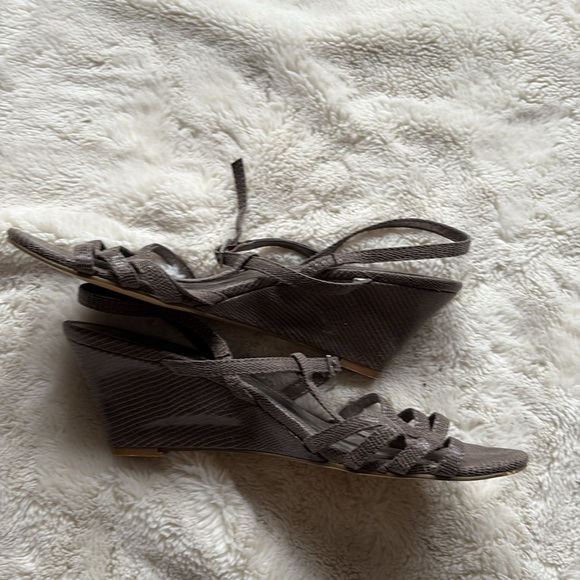 Carroll Reed Strappy Wedge Heels – Size 9 | Taupe Texture | Summer Styling | - Picture 2 of 5